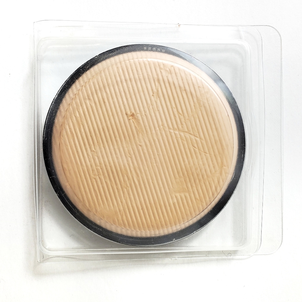 MARC JACOBS 200 Ivory Bisque Perfection Powder Featherweight Foundation New